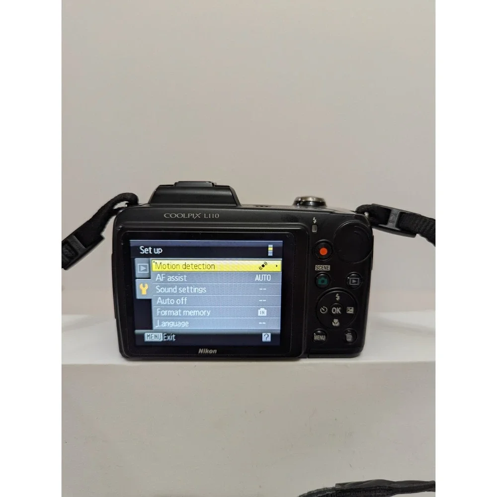 Nikon COOLPIX L110 12.1MP Digital Camera 15x Optical Zoom Black Tested + Case